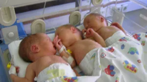 sve manje beba u porodilistima/