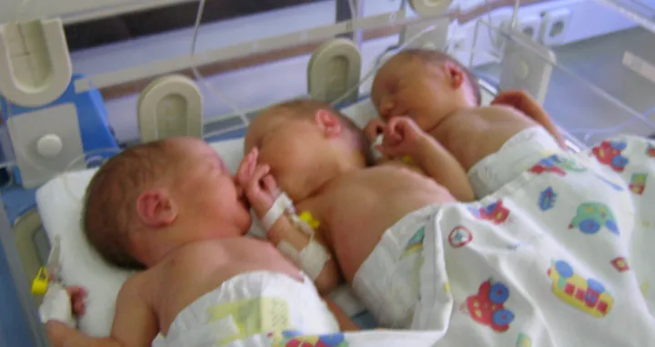 sve manje beba u porodilistima/