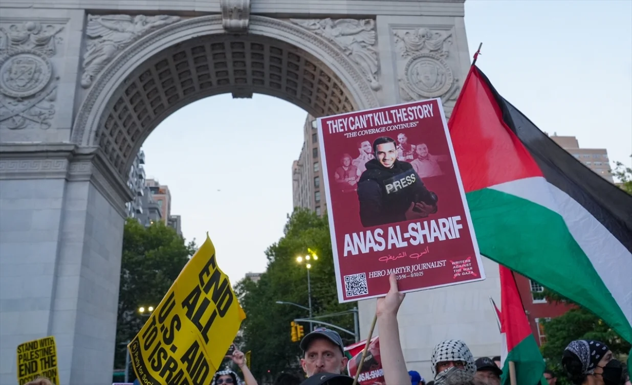 Demonstranti su se u utorak okupili ispred zgrade lista "The New York Times" optužujući ovaj medij za saučesništvo u davanju medijskog pokrića izraelskim napadima na Gazu/Selçuk Acar