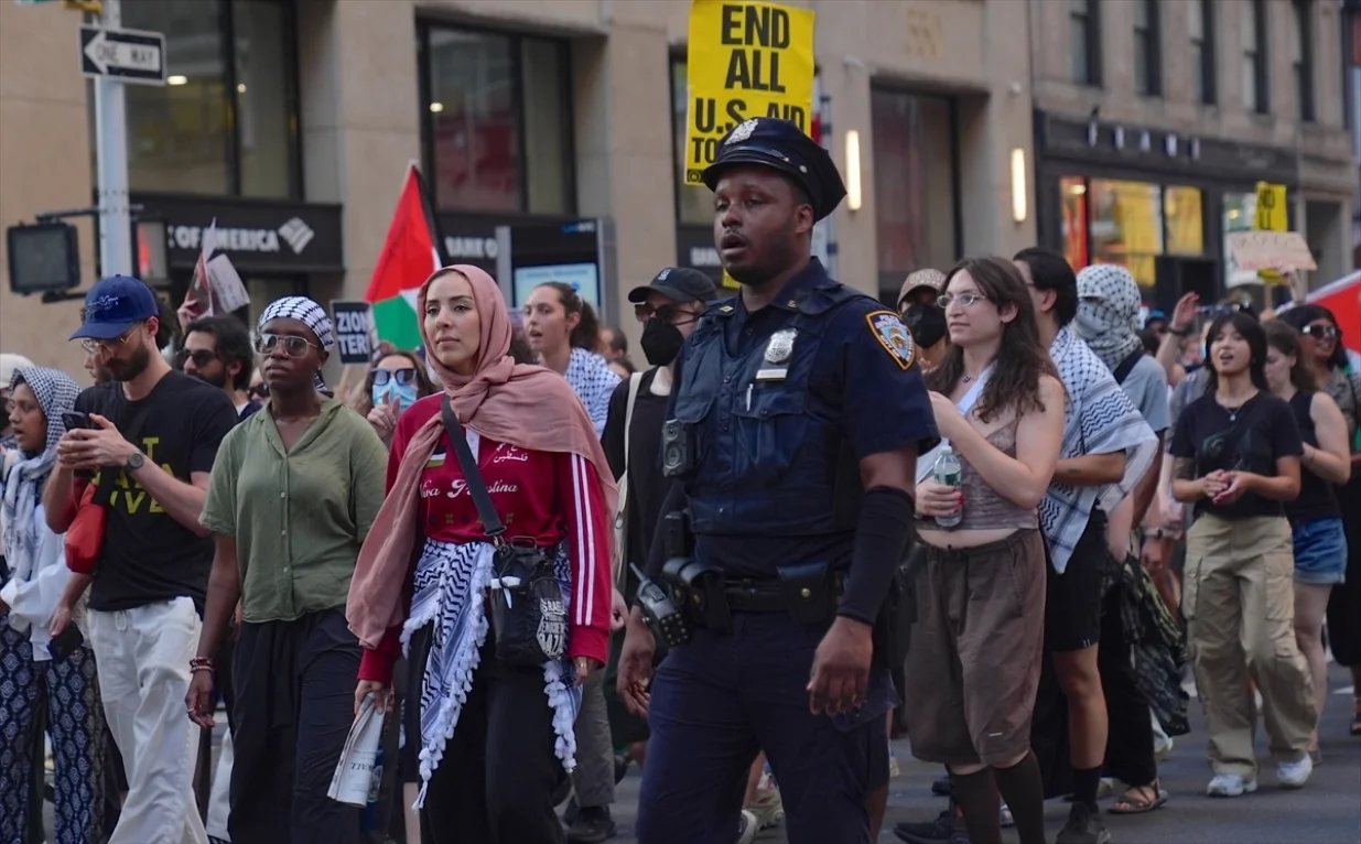 Demonstranti su se u utorak okupili ispred zgrade lista "The New York Times" optužujući ovaj medij za saučesništvo u davanju medijskog pokrića izraelskim napadima na Gazu/Selçuk Acar