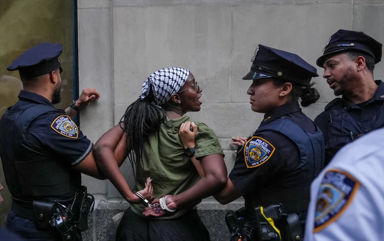 Demonstranti su se u utorak okupili ispred zgrade lista "The New York Times" optužujući ovaj medij za saučesništvo u davanju medijskog pokrića izraelskim napadima na Gazu/Selçuk Acar