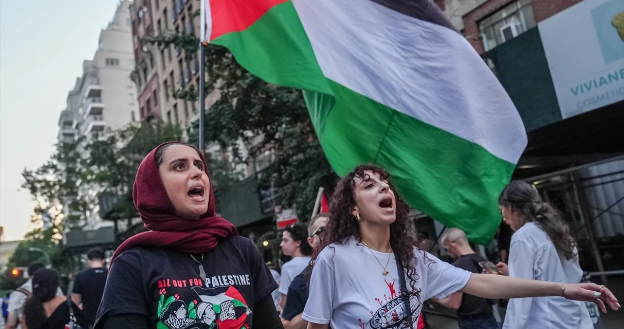 Demonstranti su se u utorak okupili ispred zgrade lista "The New York Times" optužujući ovaj medij za saučesništvo u davanju medijskog pokrića izraelskim napadima na Gazu/Selçuk Acar