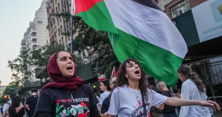 Demonstranti su se u utorak okupili ispred zgrade lista "The New York Times" optužujući ovaj medij za saučesništvo u davanju medijskog pokrića izraelskim napadima na Gazu/Selçuk Acar