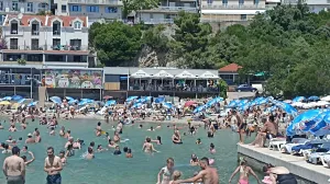 Ispred hotela Zenit prizori kao da je početak avgusta/