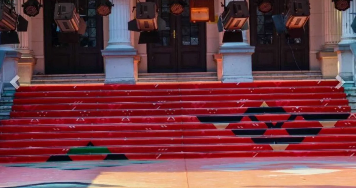 Postavljen crveni tepih/Harun Muminović/Fena/Harun Muminović