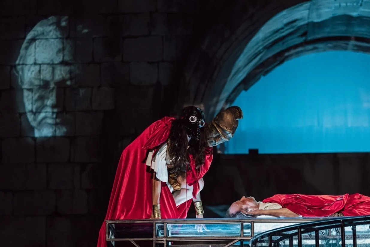 Detalj iz predstave "Julie Cezar"/