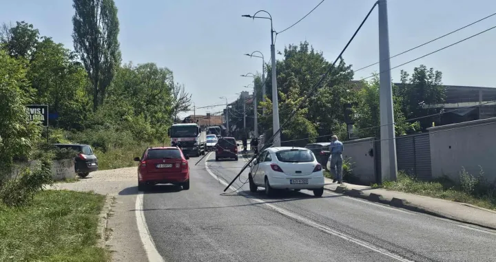 Slučaj u Sarajevu: Trolejbuske žice se srušile na cestu, oštećena tri vozila/Čitatelj