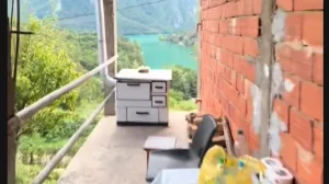 Snimak kuće na Balkanu za kojim svi lude: Skromna unutrašnjost, ali pogled koji oduzima dah/Screenshot