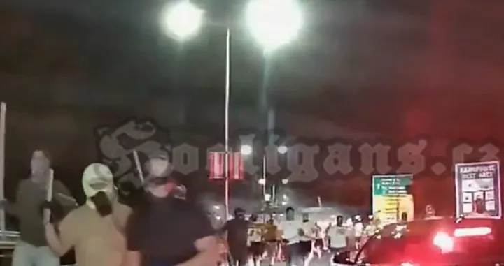 Navijači Crvene zvezde Lech napad/Foto: 