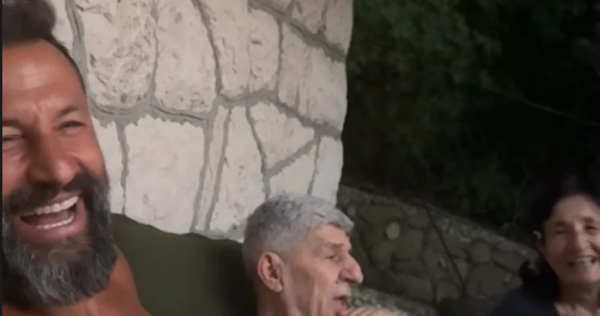 Hasan Salihamidžić sa roditeljima/Foto: 