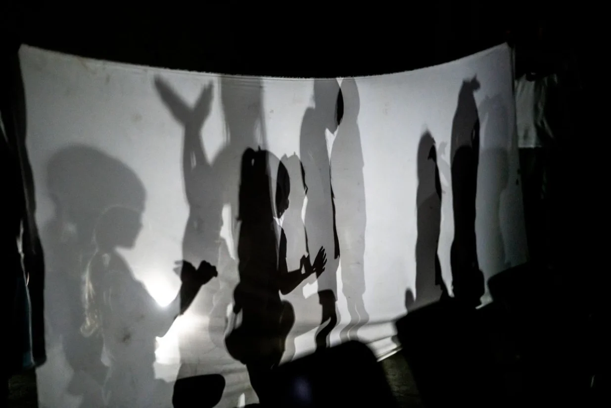 Prvi ljetni program SrebrenicaKids, koji je okupio 40 mladih iz Srebrenice, Bratunca i Sarajeva uzrasta od 7 do 14 godina, održan je proteklih dana u Memorijalnom centru Srebrenica - Potočari//