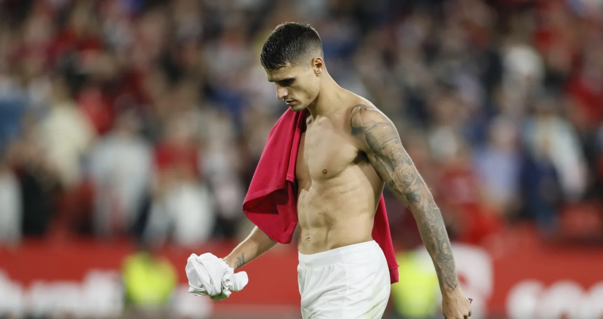 epa10296828 Sevilla's Argentinian striker Erik Lamela reacts after the Spanish LaLiga soccer match between Sevilla FC and Real Sociedad, in Seville, Andalusia, Spain, 09 November 2022. EPA/Jose Manuel Vidal/Foto: Jose Manuel Vidal