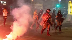 Serbia's police officers intervene to end standoff between ruling party supporters and anti-government protesters in Belgrade, Serbia, August 13, 2025. REUTERS/Djordje Kojadinovic/Djordje Kojadinovic