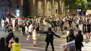 Serbia's police officers intervene to end standoff between ruling party supporters and anti-government protesters in Belgrade, Serbia, August 13, 2025. REUTERS/Djordje Kojadinovic/Djordje Kojadinovic