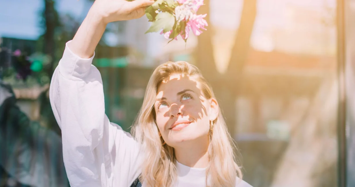 Djevojka s cvijetom//