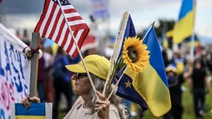 Pristalice Ukrajine okupljaju se na demonstracijama uoči sastanka između američkog predsjednika Donalda Trumpa i ruskog predsjednika Vladimira Putina u Anchorageu na Aljasci, mašući zastavama i držeći transparente u znak solidarnosti s Ukrajinom/Fatih Aktaş