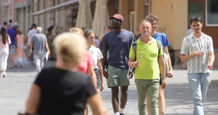 Šetnja Ferhadijom i saračima./Senad Gubelić