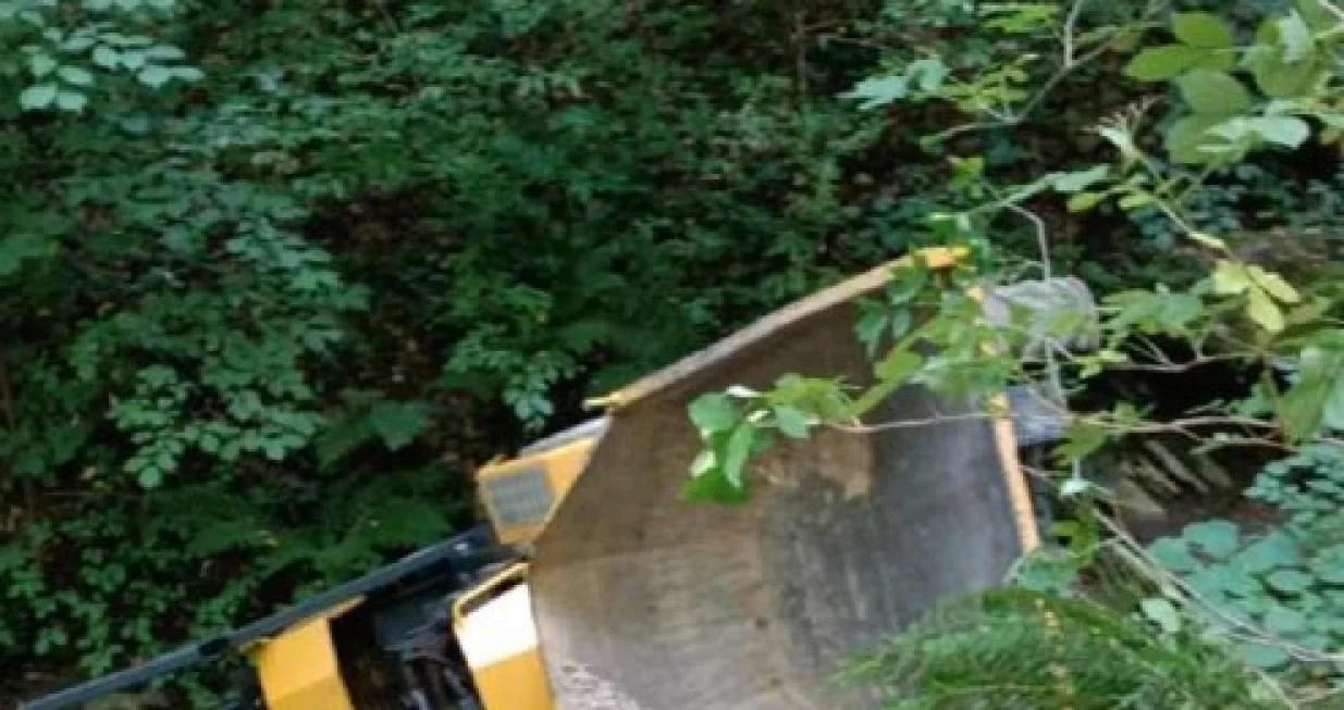 Prevrnuo se bager/Nezavisne//