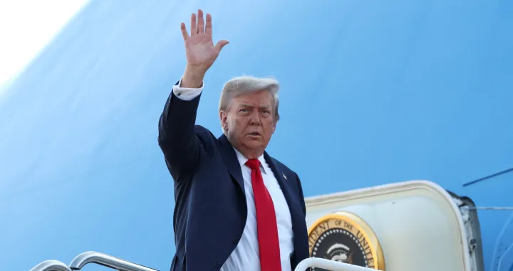U.S. President Donald Trump boards Air Force One as he departs for Alaska to meet with Russian President Vladimir Putin to negotiate for an end to the war in Ukraine, from Joint Base Andrews in Maryland, U.S., August 15, 2025. REUTERS/Kevin Lamarque/Kevin Lamarque