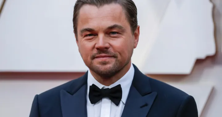 epa08207477 Leonardo DiCaprio arrives for the 92nd annual Academy Awards ceremony at the Dolby Theatre in Hollywood, California, USA, 09 February 2020. The Oscars are presented for outstanding individual or collective efforts in filmmaking in 24 categories. EPA/DAVID SWANSON/David Swanson