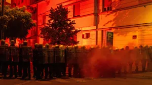 Police officers stand guard during a standoff between ruling party supporters and anti-government protesters in Novi Sad, Serbia, August 14, 2025. REUTERS/Andrej Hlozan/Djordje Kojadinovic