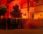 Police officers stand guard during a standoff between ruling party supporters and anti-government protesters in Novi Sad, Serbia, August 14, 2025. REUTERS/Andrej Hlozan/Djordje Kojadinovic