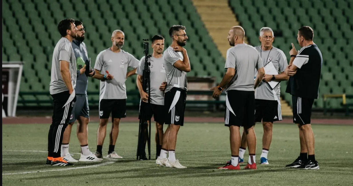 Husref Musemić sa stručnim štabom/Foto: 