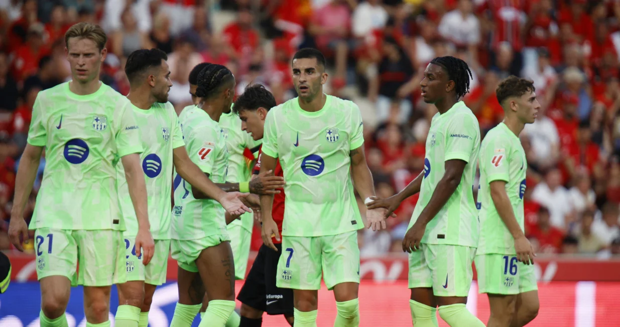 Soccer Football - LaLiga - RCD Mallorca v FC Barcelona - Estadi Mallorca Son Moix, Palma de Mallorca, Spain - August 16, 2025 FC Barcelona's Ferran Torres celebrates scoring their second goal with teammates REUTERS/Francisco Ubilla/Foto: Francisco Ubilla