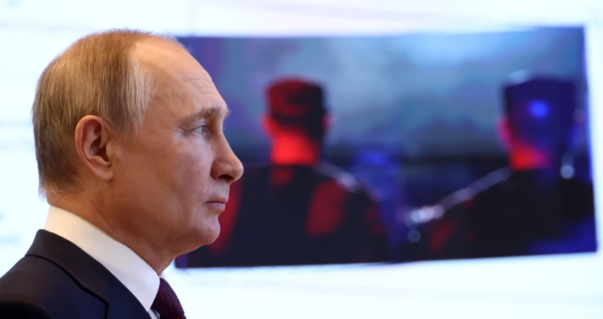 epa10376412 Russian President Vladimir Putin visits the Youth Centre before a meeting of the State Council on implementing the youth policy in current conditions, at the Manezh Central Exhibition Hall in Moscow, Russia, 22 December 2022. EPA/VALERIY SHARIFULIN/SPUTNIK/KREMLIN POOL MANDATORY CREDIT/Valeriy Sharifulin/sputnik/kremlin Pool