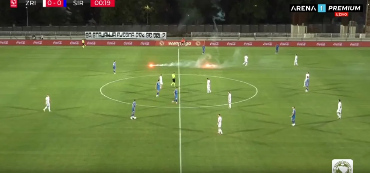 Baklje na terenu/Foto: 