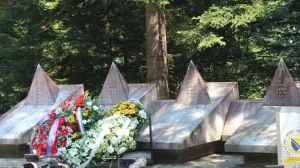 U saobraćajnoj nesreći na Igmanu poginuli su izaslanik SAD-a za bivšu Jugoslaviju Robert Freiser i dvojica njegovih saputnika Joseph Kruzel i Samuel Nelson Drew, te francuski vojnik Stephan Reault./