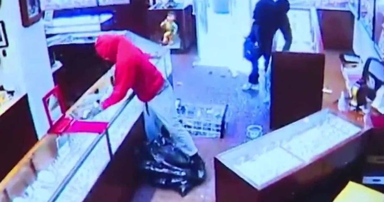 Objavljen snimak pljačke/Printscreen/X.com//