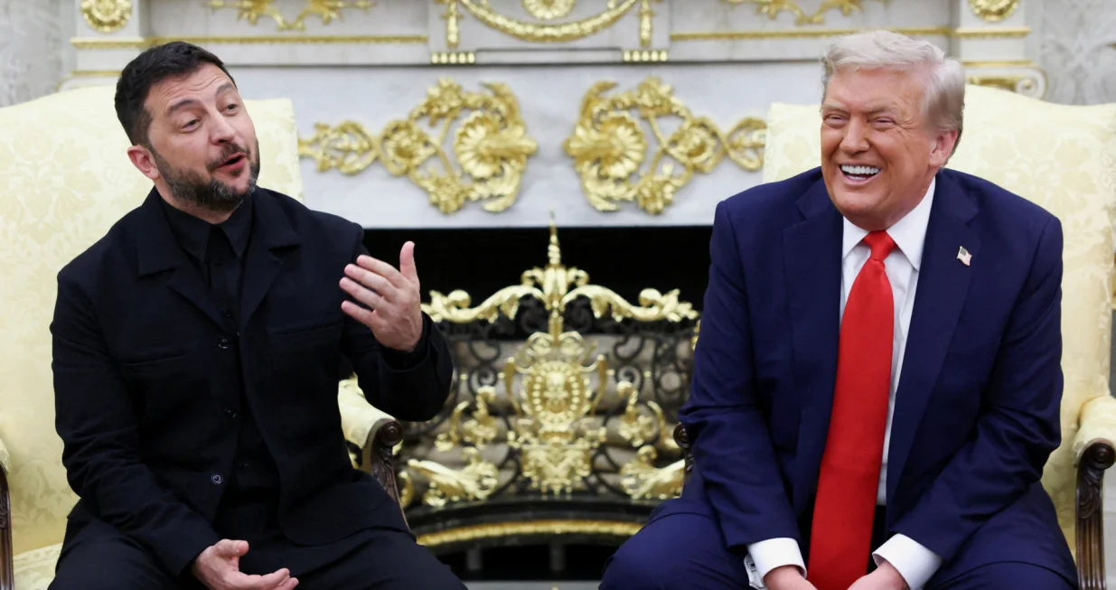 Ukrainian President Volodymyr Zelenskiy gestures as U.S. President Donald Trump reacts during a meeting at the Oval Office of the White House, amid negotiations to end the Russian war in Ukraine, in Washington, D.C., U.S., August 18, 2025. REUTERS/Kevin Lamarque  TPX IMAGES OF THE DAY/Kevin Lamarque
