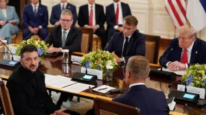Ukrainian President Volodymyr Zelenskiy speaks during a meeting with U.S. President Donald Trump, French President Emmanuel Macron, British Prime Minister Keir Starmer, and Finland's President Alexander Stubb amid negotiations to end the Russian war in Ukraine, at the White House in Washington, D.C., U.S., August 18, 2025. REUTERS/Alexander Drago  TPX IMAGES OF THE DAY/Alexander Drago