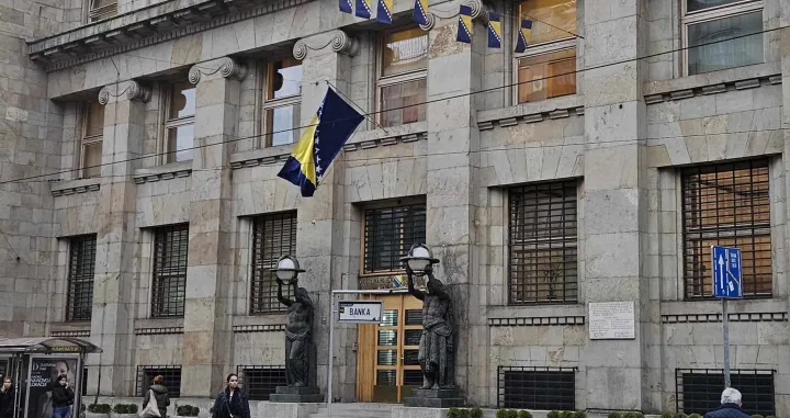 Titova ulica, Dan državnosti, okićeno Sarajevo, ukrasi, praznični ruho, zastava Bosne i Hercegovine, Centralna banka BiH/Lejla Sofradžija/