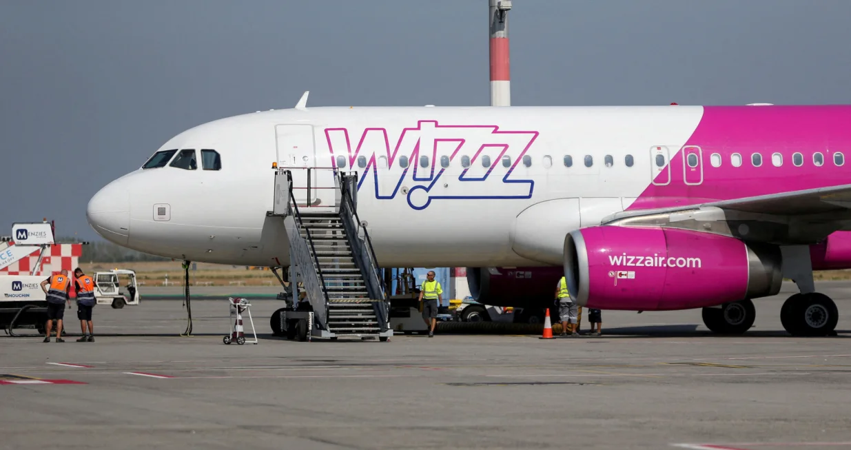 FILE PHOTO: Wizz Air's aircraft is parked on the tarmac at Ferenc Liszt International Airport in Budapest, Hungary, August 18, 2022. REUTERS/Bernadett Szabo/File Photo/Bernadett Szabo