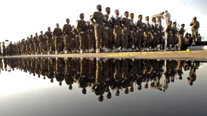 FILE PHOTO: Members of Iran's Revolutionary Guards take part in a military parade to commemorate the 1980-88 Iran-Iraq war in Tehran September 22, 2007. REUTERS/Morteza Nikoubazl/File Photo/Morteza Nikoubazl