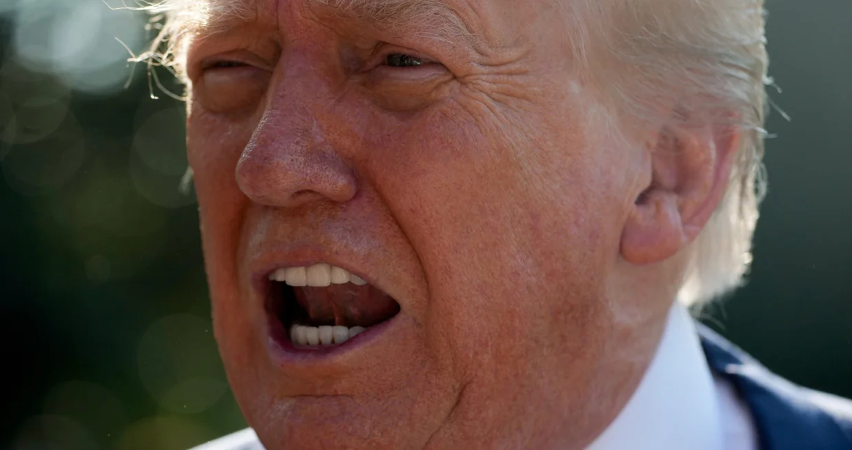 U.S. President Donald Trump speaks before departing for Scotland, on the South Lawn at the White House in Washington, D.C., U.S., July 25, 2025. REUTERS/Kent Nishimura/Kent Nishimura