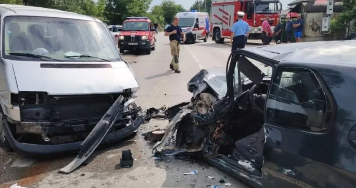 Uništena vozila na mjestu nesreće/Prijedordanas.com//