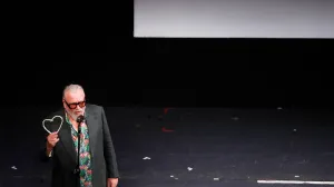 Britanskom glumcu Rayu Winstoneu uručeno Počasno Srce Sarajeva 31. Sarajevo Film Festivala/Damir Deljo