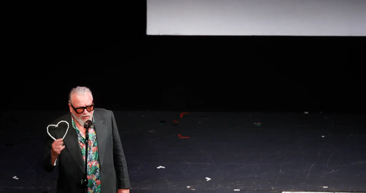 Britanskom glumcu Rayu Winstoneu uručeno Počasno Srce Sarajeva 31. Sarajevo Film Festivala/Damir Deljo