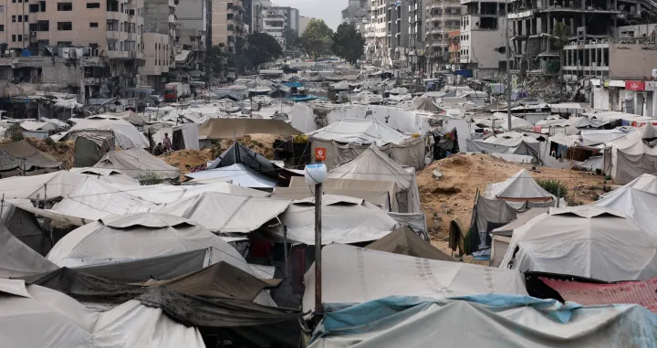 Palestinians, displaced by the Israeli offensive, shelter in tents, amid a hunger crisis, in Gaza City, August 1, 2025. REUTERS/Dawoud Abu Alkas/Dawoud Abu Alkas
