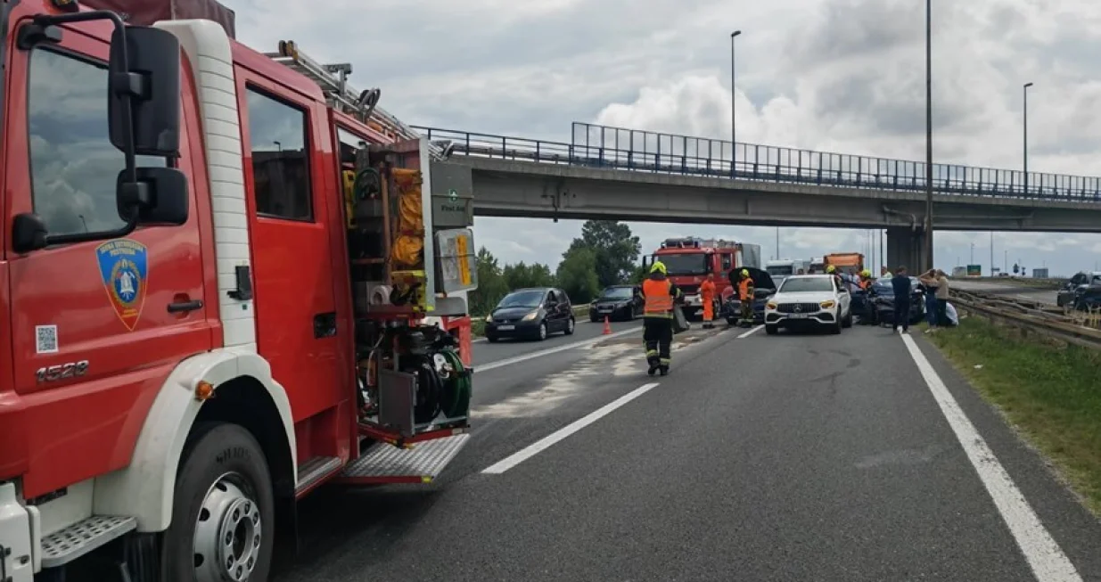 Sa mjesta nesreće/JVP Zagreb//