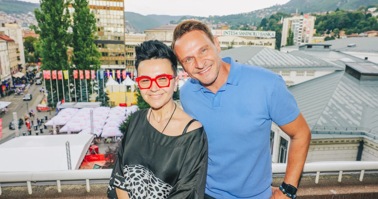 Enis Bešlagić i Amira Medunjanin posjetili Bingovo Naše mjesto za početak festivala//