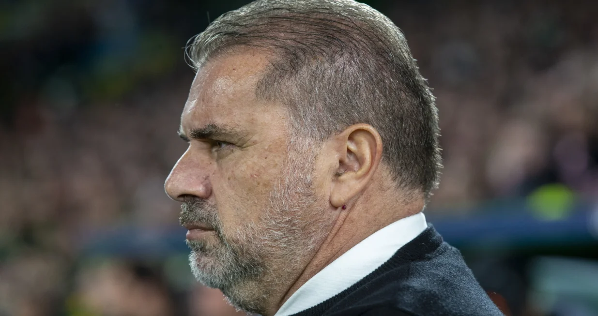 epa10266151 Celtic's head coach Ange Postecoglou reacts before the UEFA Champions League group F soccer match between Celtic Glasgow and Shakhtar Donetsk in Glasgow, Britain, 25 October 2022. EPA/ROBERT PERRY/Foto: Robert Perry