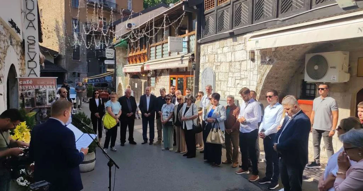 Odata počast i položeno cvijeće/Služba za protokol i press Kantona Sarajevo//