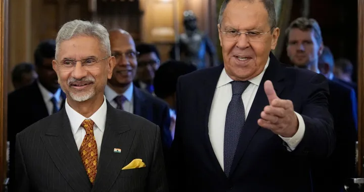 Russia's Foreign Minister Sergei Lavrov and India's Foreign Minister Subrahmanyam Jaishankar enter a hall for their talks at Zinaida Morozova's Mansion in Moscow, Russia August 21, 2025. Alexander Zemlianichenko/Pool via REUTERS/Alexander Zemlianichenko