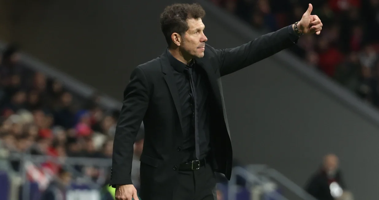 epa10381997 Atletico de Madrid's head coach Diego Simeone gestures during the Spanish LaLiga soccer match between Atletico de Madrid and Elche CF at Civitas Metropolitano stadium in Madrid, Spain, 29 December 2022. EPA/Kiko Huesca/Foto: Kiko Huesca