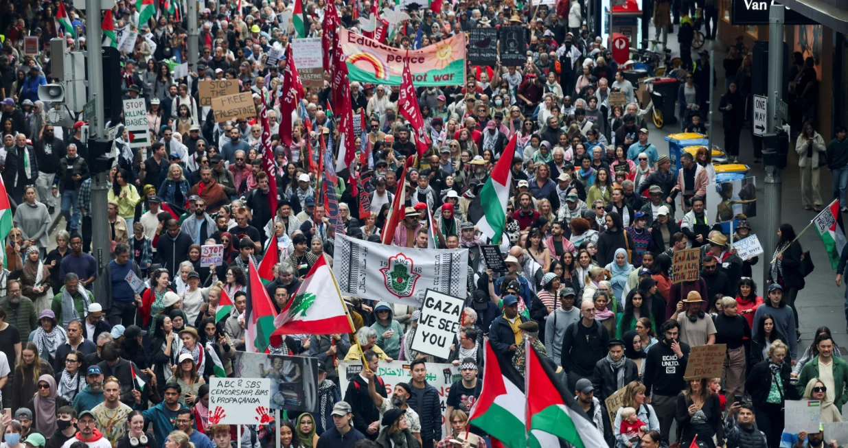 Veliki protesti u Sidneju/Hollie Adams