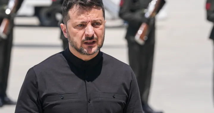 Ankara, Turska - 15. maj 2025:Predsjednik Ukrajine Volodimir Zelenski doputovao je u četvrtak u Ankaru gdje će se sastati s turskim predsjednikom Recepom Tayyipom Erdoganom, a potom i prisustvovati pregovorima s Rusijom u Istanbulu (Muhammed Selim Korkutata - Anadolu Agency)/